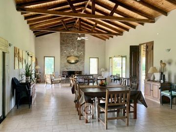 Chacra en Venta de 3 hectáreas. Casa con pileta. Country Las Vizcachas, Exaltación de la Cruz