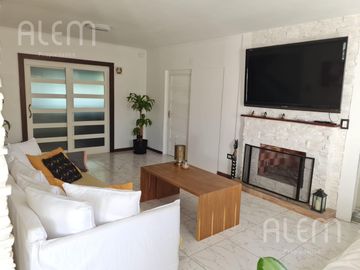 Casa con 5 Dormitorios en Echeverria del Lago