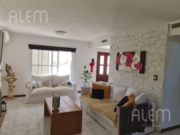 Casa con 5 Dormitorios en Echeverria del Lago