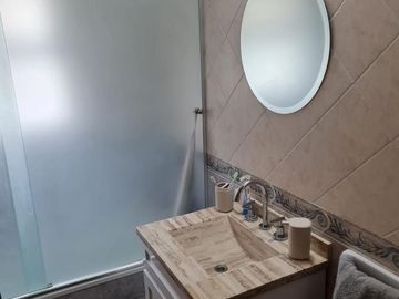 Casa con 5 Dormitorios en Echeverria del Lago