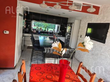 Casa con 5 Dormitorios en Echeverria del Lago