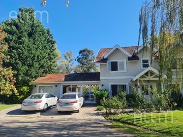 Casa con 5 Dormitorios en Echeverria del Lago
