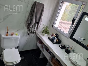 Casa con 5 Dormitorios en Echeverria del Lago
