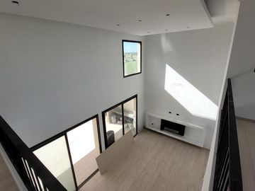 Riberas, Puertos | Venta | Retasada - Interesante casa de 5 amb con pileta y doble altura en living