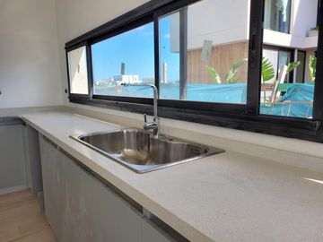 Riberas, Puertos | Venta | Retasada - Interesante casa de 5 amb con pileta y doble altura en living