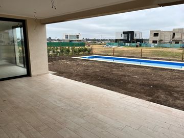 Riberas, Puertos | Venta | Retasada - Interesante casa de 5 amb con pileta y doble altura en living