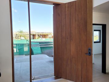Riberas, Puertos | Venta | Retasada - Interesante casa de 5 amb con pileta y doble altura en living