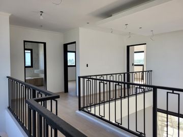 Riberas, Puertos | Venta | Retasada - Interesante casa de 5 amb con pileta y doble altura en living