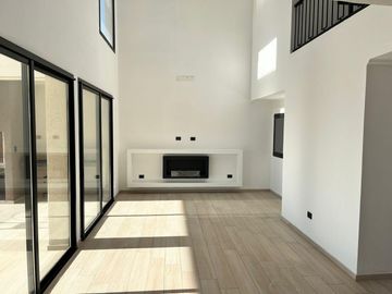 Riberas, Puertos | Venta | Retasada - Interesante casa de 5 amb con pileta y doble altura en living