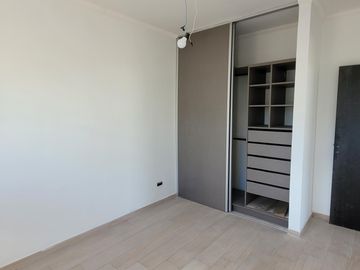 Riberas, Puertos | Venta | Retasada - Interesante casa de 5 amb con pileta y doble altura en living