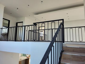 Riberas, Puertos | Venta | Retasada - Interesante casa de 5 amb con pileta y doble altura en living