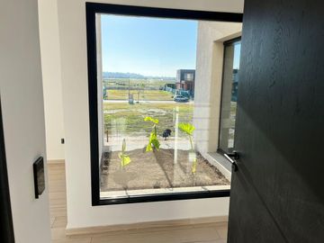 Riberas, Puertos | Venta | Retasada - Interesante casa de 5 amb con pileta y doble altura en living