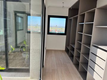Riberas, Puertos | Venta | Retasada - Interesante casa de 5 amb con pileta y doble altura en living