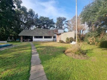Quinta en venta - 3 Dormitorios 3 Baños - Cochera - 2.067Mts2 - Tortuguitas