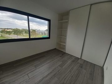 CASA A ESTRENAR EN BARRIO SAN PABLO, PILAR! CON PISCINA!