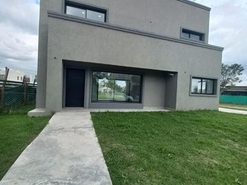 CASA A ESTRENAR EN BARRIO SAN PABLO, PILAR! CON PISCINA!