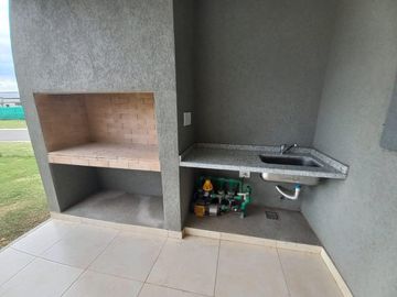 CASA A ESTRENAR EN BARRIO SAN PABLO, PILAR! CON PISCINA!