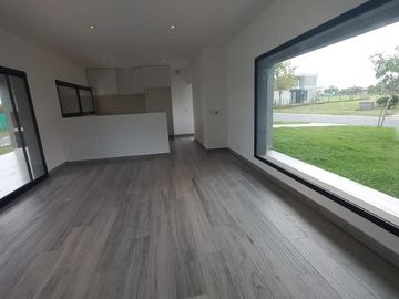 CASA A ESTRENAR EN BARRIO SAN PABLO, PILAR! CON PISCINA!