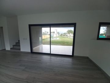 CASA A ESTRENAR EN BARRIO SAN PABLO, PILAR! CON PISCINA!