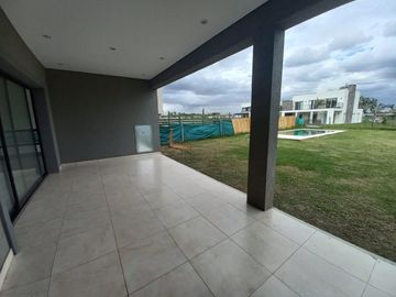 CASA A ESTRENAR EN BARRIO SAN PABLO, PILAR! CON PISCINA!