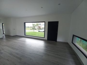 CASA A ESTRENAR EN BARRIO SAN PABLO, PILAR! CON PISCINA!
