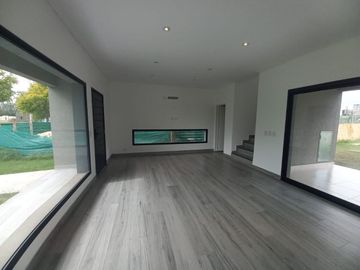 CASA A ESTRENAR EN BARRIO SAN PABLO, PILAR! CON PISCINA!