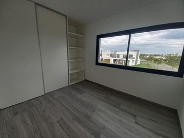 CASA A ESTRENAR EN BARRIO SAN PABLO, PILAR! CON PISCINA!