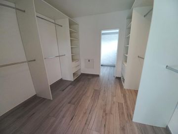 CASA A ESTRENAR EN BARRIO SAN PABLO, PILAR! CON PISCINA!