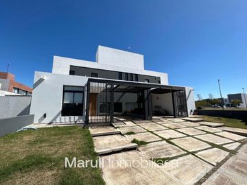 Dúplex en venta La Calandria | 3 dormitorios, Seguridad