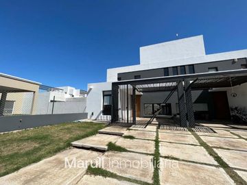 Dúplex en venta La Calandria | 3 dormitorios, Seguridad