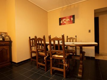 Casa en venta 3 dormitorios Castelar Norte con piscina