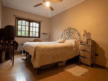 Casa en venta 3 dormitorios Castelar Norte con piscina