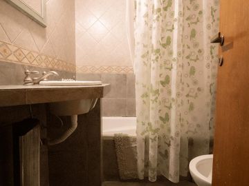 Casa en venta 3 dormitorios Castelar Norte con piscina