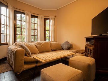 Casa en venta 3 dormitorios Castelar Norte con piscina