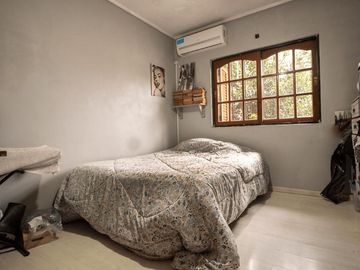 Casa en venta 3 dormitorios Castelar Norte con piscina