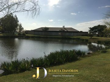 Casa a la laguna en Venta El Cantón Barrio Puerto-Escobar