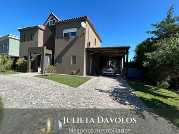 Casa a la laguna en Venta El Cantón Barrio Puerto-Escobar