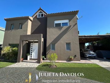 Casa a la laguna en Venta El Cantón Barrio Puerto-Escobar
