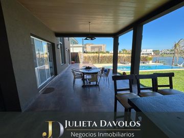 Casa a la laguna en Venta El Cantón Barrio Puerto-Escobar