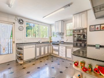 CASA - VENTA - 6 AMB - JARDIN - PISCINA - GARAGE - SUITE - BELGRANO R