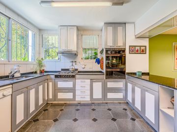 CASA - VENTA - 6 AMB - JARDIN - PISCINA - GARAGE - SUITE - BELGRANO R