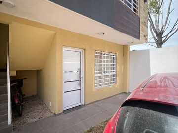 Departamento en planta baja con parrilla y cochera en San Bernardo