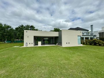 Casa en Haras del Sur III