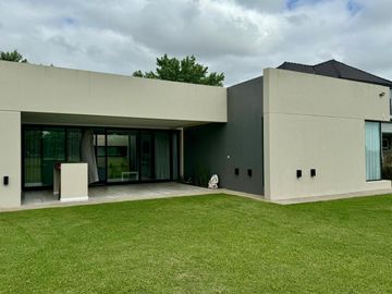 Casa en Haras del Sur III