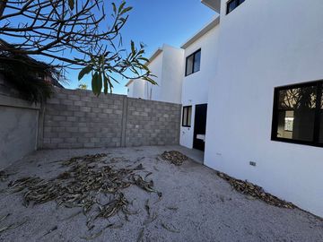Casa Nueva con recámara en Planta Baja Zona Norte