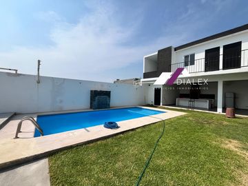 VENTA Quinta con terreno de 592 m2 -VALLE DE ZUAZUA- 3 Recámaras y 2 Baños