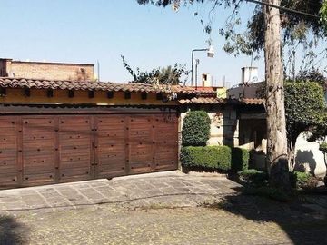 Linda casa  a la venta en calle cerrada, Lomas de San Ángel Inn.