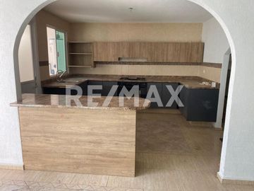 Casa en Venta - (3)