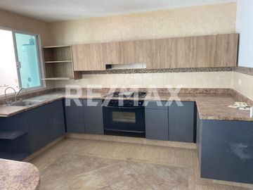 Casa en Venta - (3)