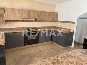 Casa en Venta - (3)
